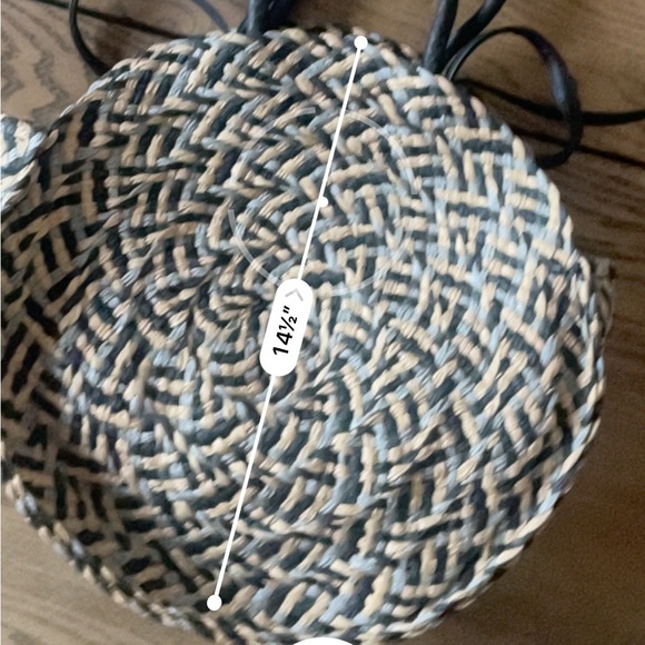 NWT Round Straw Bag - Picture 9 of 10